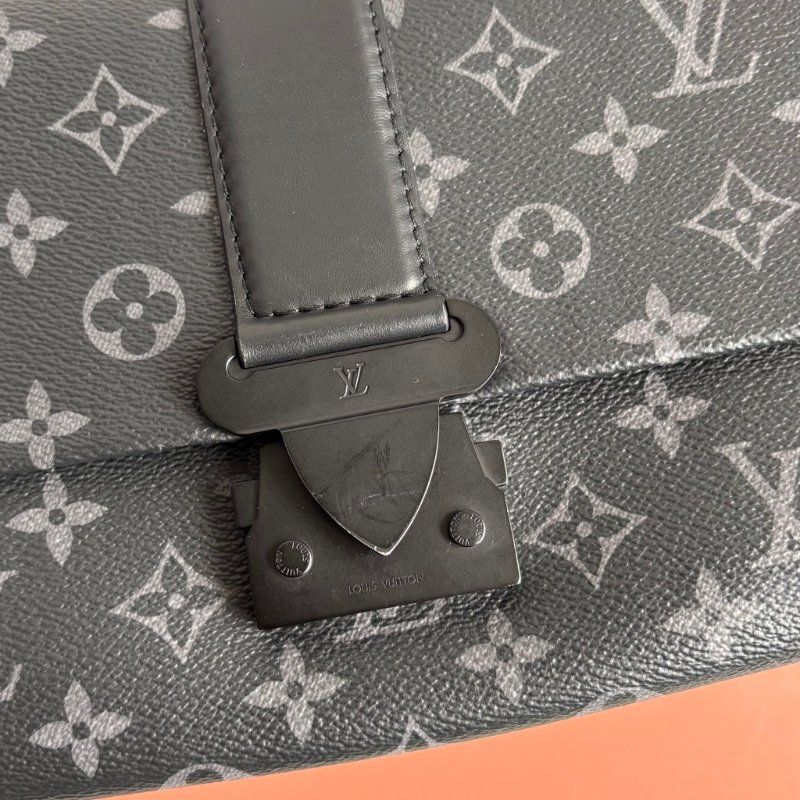 ::LOUIS VUITTON:: LV M46794 S-Cape 郵差包經典黑花紋掀蓋磁吸釦斜背包-3