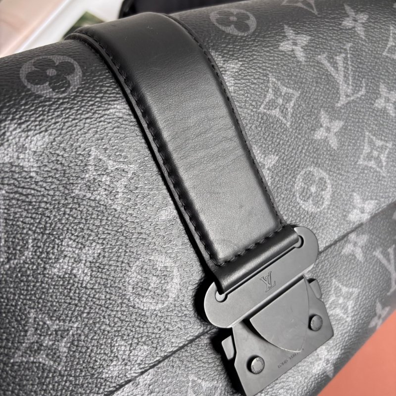 ::LOUIS VUITTON:: LV M46794 S-Cape 郵差包經典黑花紋掀蓋磁吸釦斜背包-12