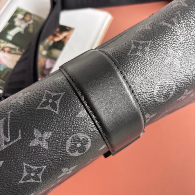 ::LOUIS VUITTON:: LV M46794 S-Cape 郵差包經典黑花紋掀蓋磁吸釦斜背包-14