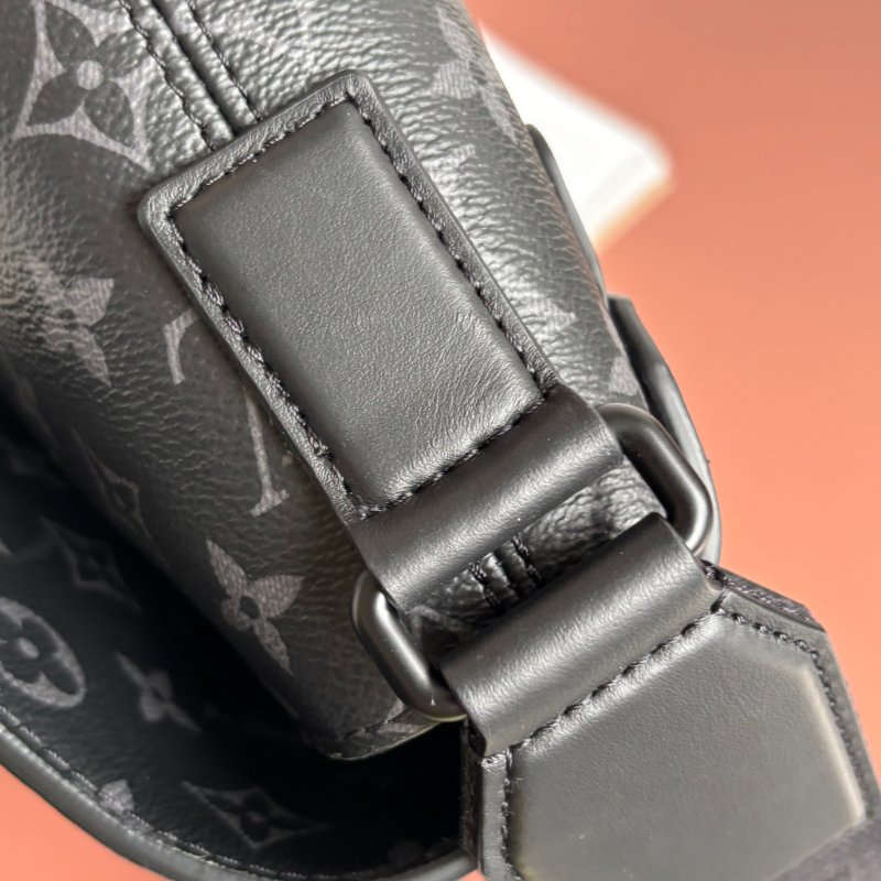 ::LOUIS VUITTON:: LV M46794 S-Cape 郵差包經典黑花紋掀蓋磁吸釦斜背包-21