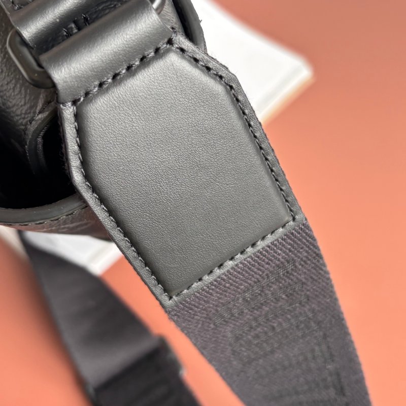 ::LOUIS VUITTON:: LV M46794 S-Cape 郵差包經典黑花紋掀蓋磁吸釦斜背包-22