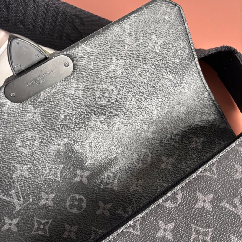 ::LOUIS VUITTON:: LV M46794 S-Cape 郵差包經典黑花紋掀蓋磁吸釦斜背包-27