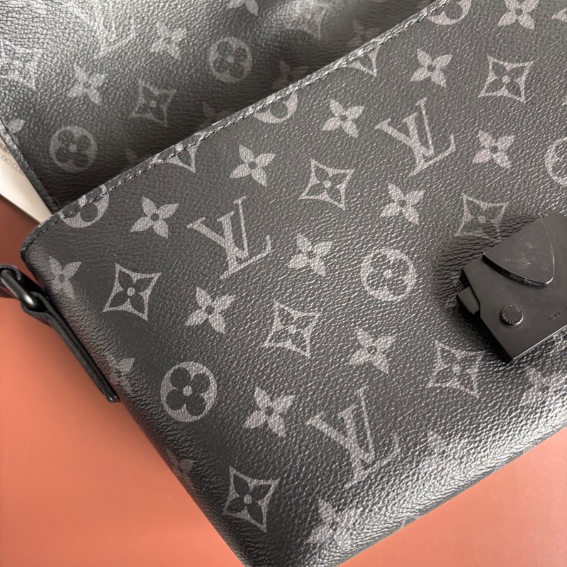 ::LOUIS VUITTON:: LV M46794 S-Cape 郵差包經典黑花紋掀蓋磁吸釦斜背包-28