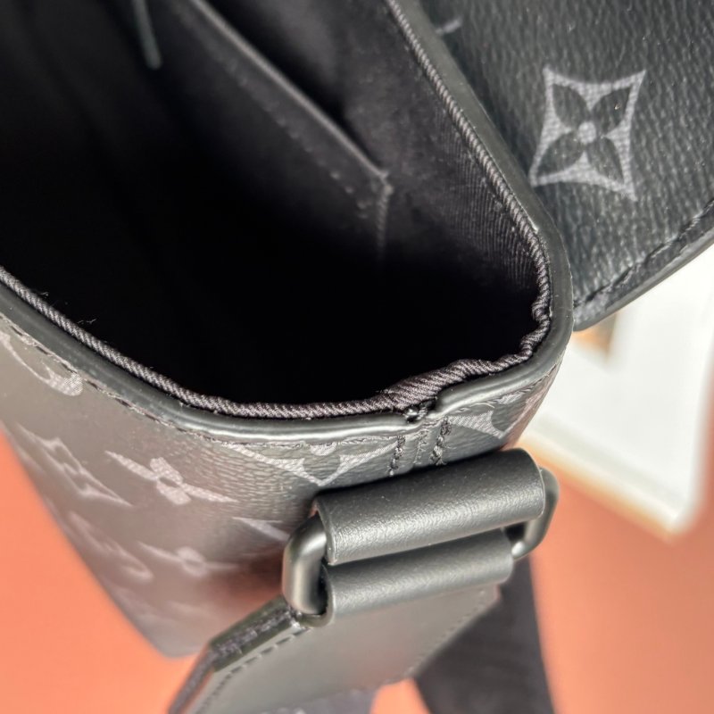 ::LOUIS VUITTON:: LV M46794 S-Cape 郵差包經典黑花紋掀蓋磁吸釦斜背包-35