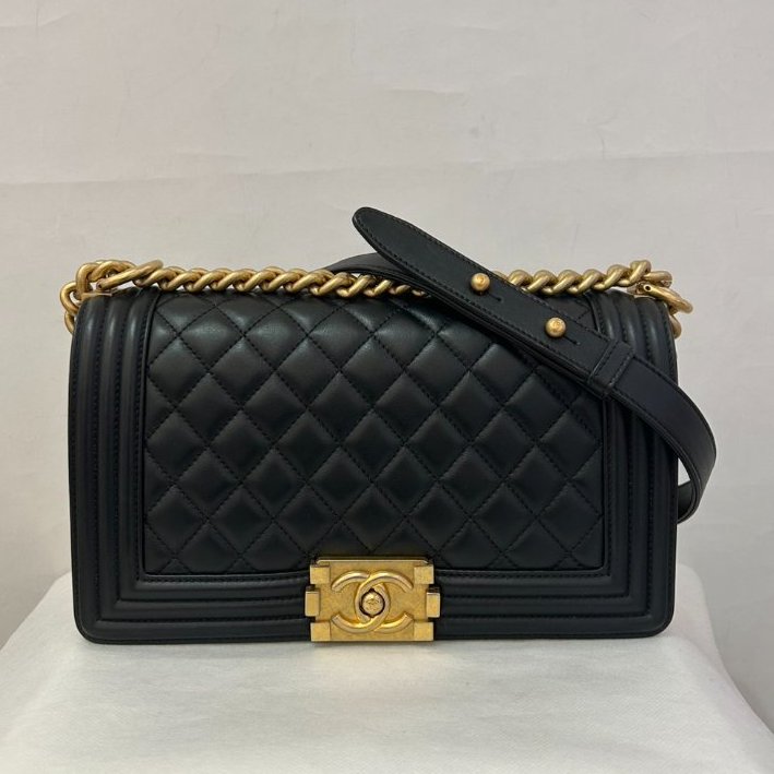 CHANEL 黑牛皮金釦BOY 25-0