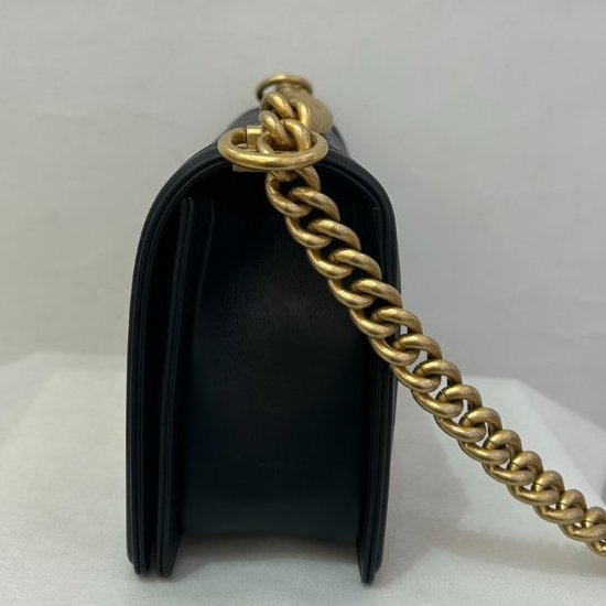 CHANEL 黑牛皮金釦BOY 25-1