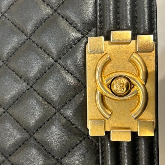 CHANEL 黑牛皮金釦BOY 25-5