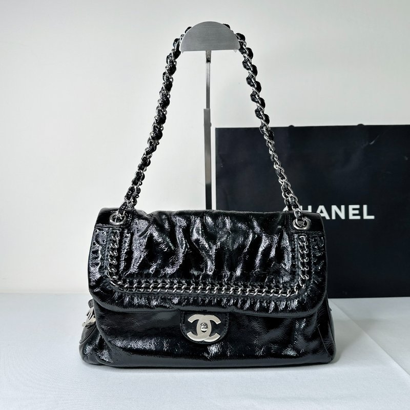 CHANEL 黑色漆皮鏈帶單肩包-0