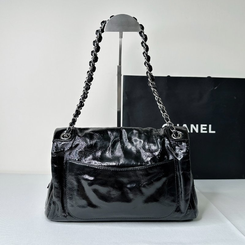 CHANEL 黑色漆皮鏈帶單肩包-1