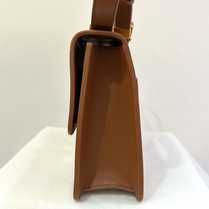 Dior  焦糖色Montaigne 30-4