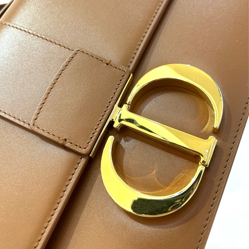 Dior  焦糖色Montaigne 30-6