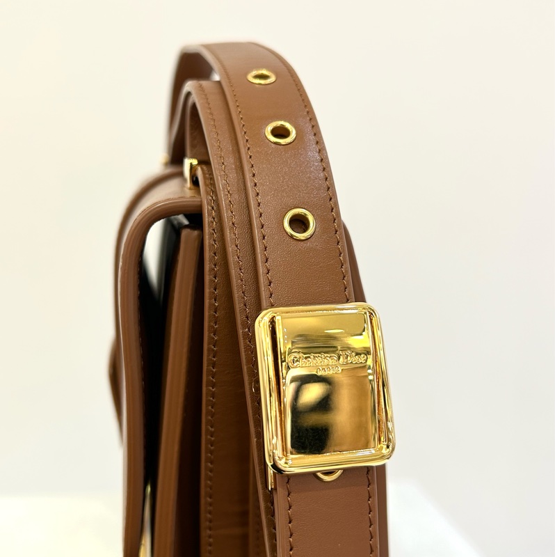 Dior  焦糖色Montaigne 30-9