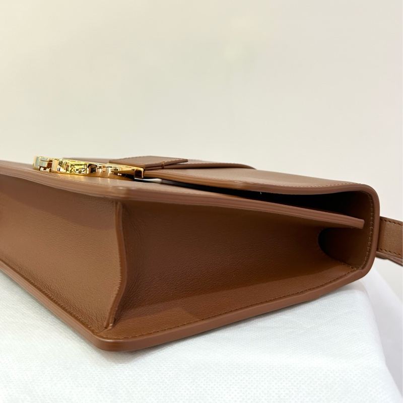 Dior  焦糖色Montaigne 30-13