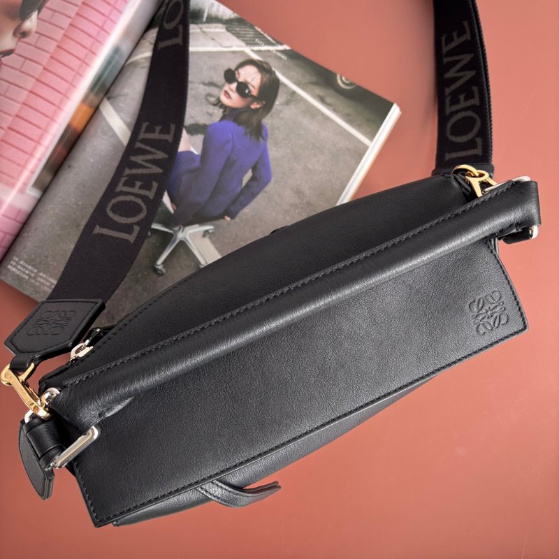 小款 ::LOEWE:: Small Puzzle Edge Bag in Classic Calfskin 黑色皮革寬織帶斜背包 手提包 新款-1