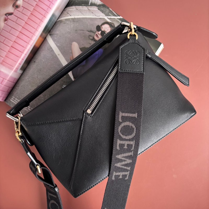 小款 ::LOEWE:: Small Puzzle Edge Bag in Classic Calfskin 黑色皮革寬織帶斜背包 手提包 新款-2