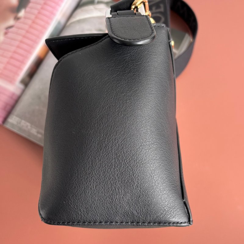 小款 ::LOEWE:: Small Puzzle Edge Bag in Classic Calfskin 黑色皮革寬織帶斜背包 手提包 新款-9