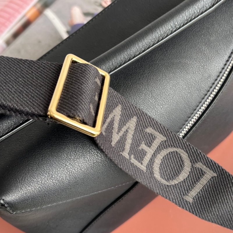 小款 ::LOEWE:: Small Puzzle Edge Bag in Classic Calfskin 黑色皮革寬織帶斜背包 手提包 新款-12