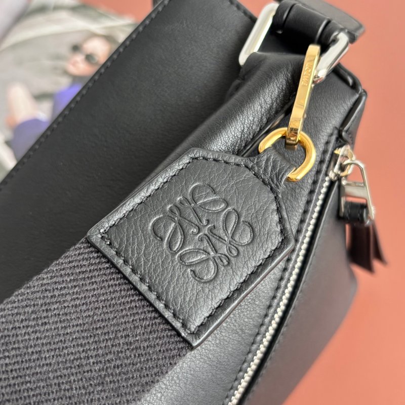 小款 ::LOEWE:: Small Puzzle Edge Bag in Classic Calfskin 黑色皮革寬織帶斜背包 手提包 新款-14