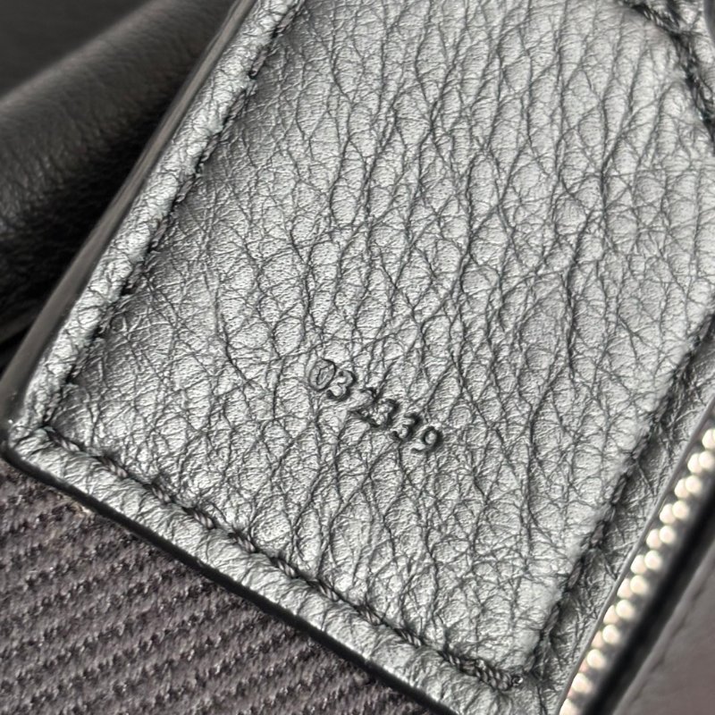 小款 ::LOEWE:: Small Puzzle Edge Bag in Classic Calfskin 黑色皮革寬織帶斜背包 手提包 新款-16