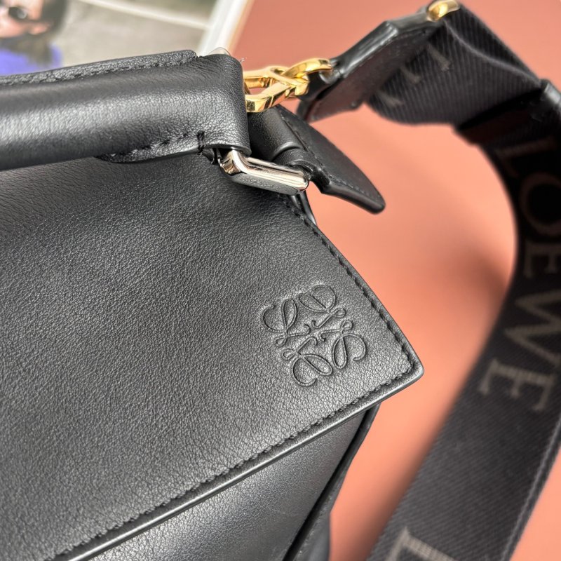 小款 ::LOEWE:: Small Puzzle Edge Bag in Classic Calfskin 黑色皮革寬織帶斜背包 手提包 新款-24