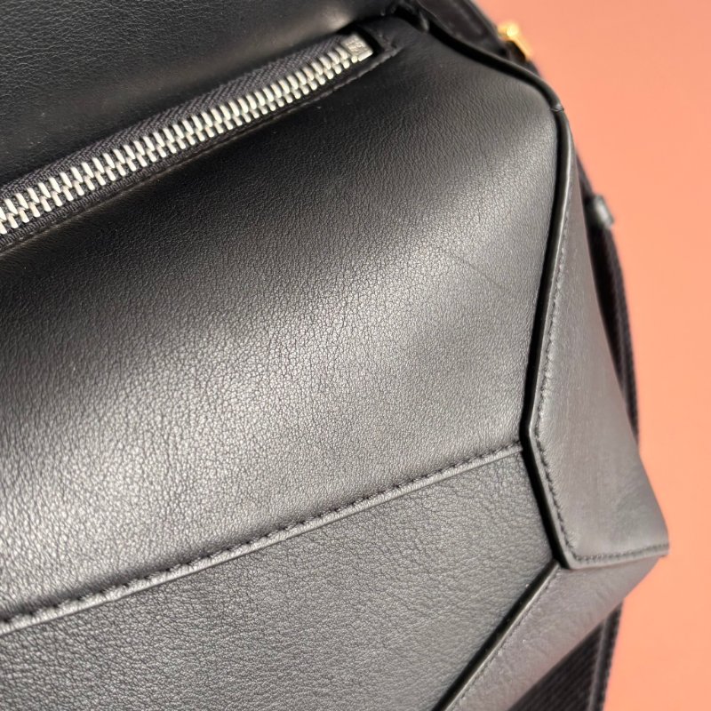 小款 ::LOEWE:: Small Puzzle Edge Bag in Classic Calfskin 黑色皮革寬織帶斜背包 手提包 新款-25