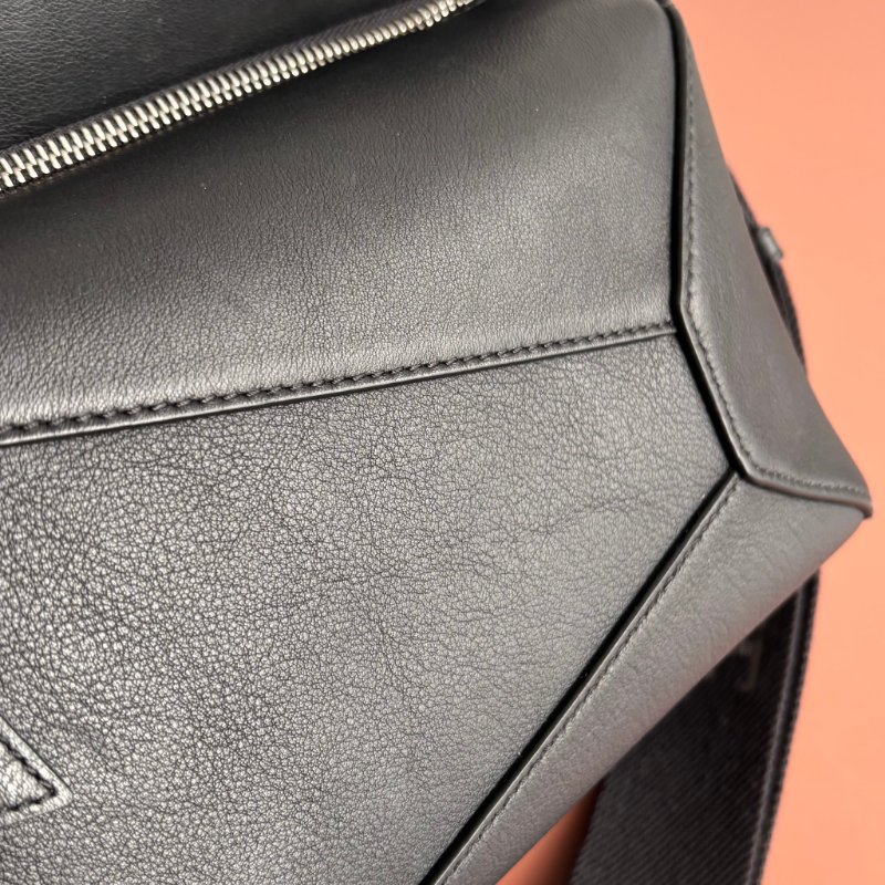 小款 ::LOEWE:: Small Puzzle Edge Bag in Classic Calfskin 黑色皮革寬織帶斜背包 手提包 新款-26