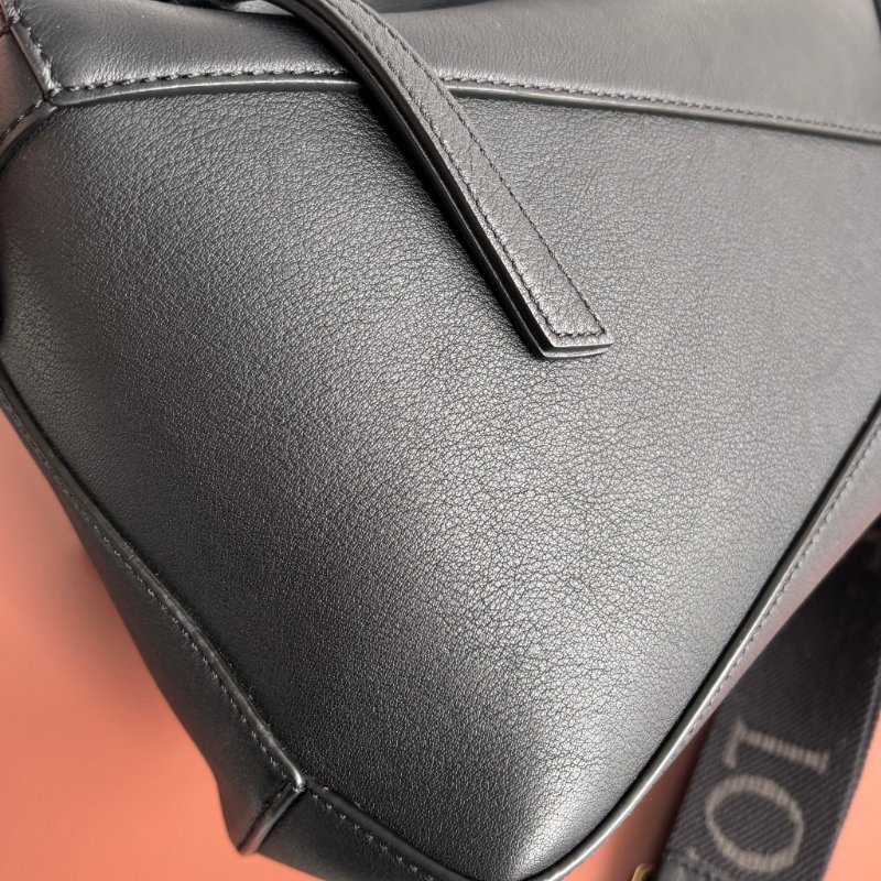 小款 ::LOEWE:: Small Puzzle Edge Bag in Classic Calfskin 黑色皮革寬織帶斜背包 手提包 新款-28