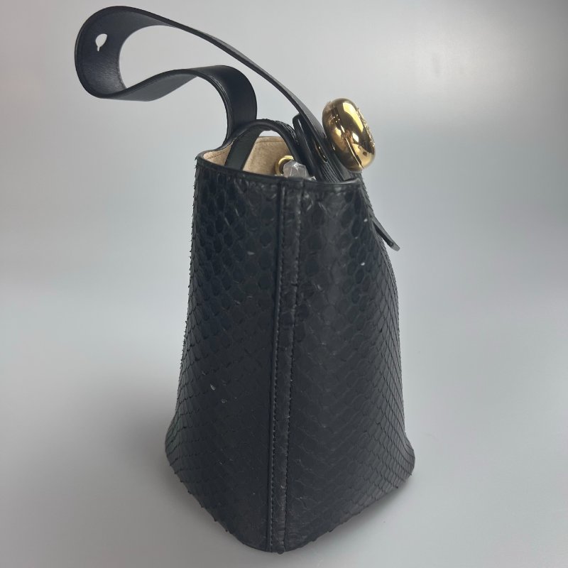 LOEWE 062444 黑蛇皮PEBBLE BUCKET MINI包-2
