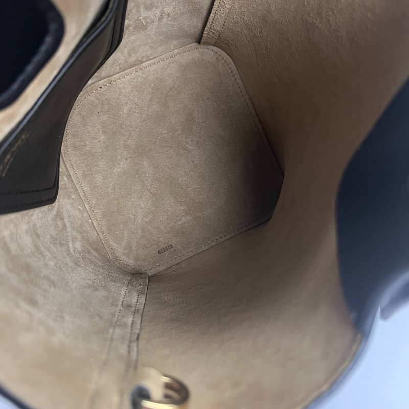 LOEWE 062444 黑蛇皮PEBBLE BUCKET MINI包-5