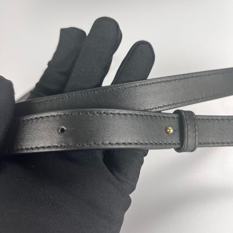 LOEWE 062444 黑蛇皮PEBBLE BUCKET MINI包-8