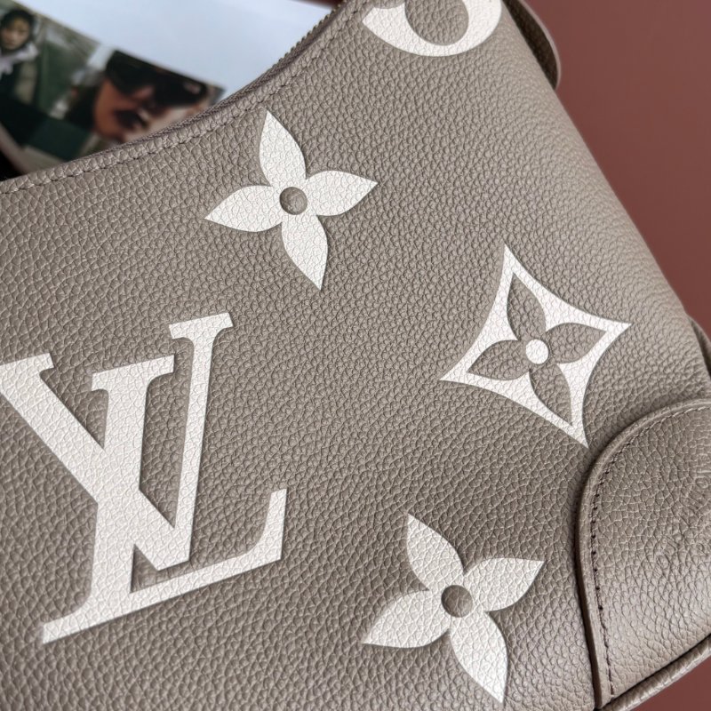 ::LOUIS VUITTON:: LV M13224 Boulogne PM 斑鳩灰 / 奶油色 雙色 Monogram Empreinte皮革 腋下包 肩背包 斜背包 半月包-8
