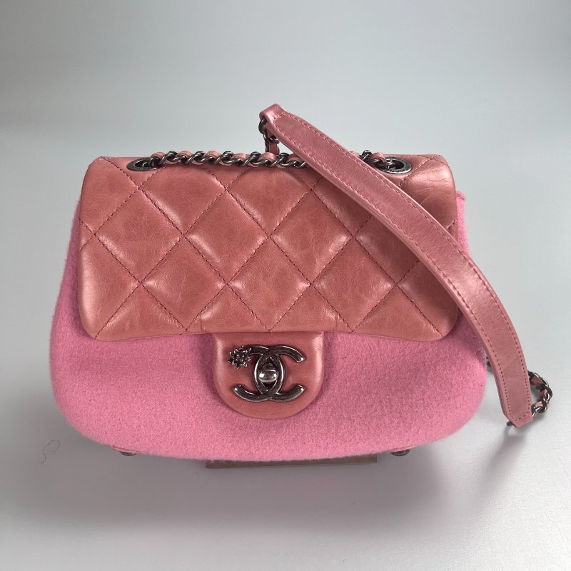CHANEL 肩背包拚色山茶花毛尼粉 21開-0