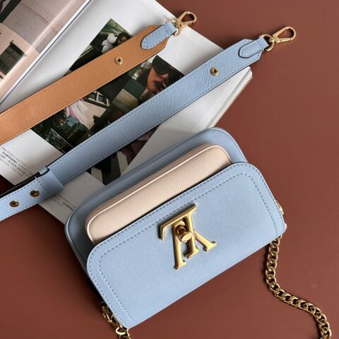 ::LOUIS VUITTON:: LV M59984 Lockme Tender寶寶藍白拼色手提斜背兩用包 掀蓋鏈帶包