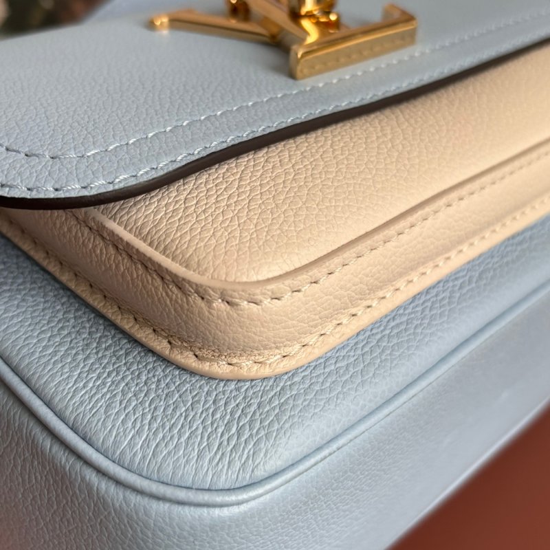 ::LOUIS VUITTON:: LV M59984 Lockme Tender寶寶藍白拼色手提斜背兩用包 掀蓋鏈帶包-13