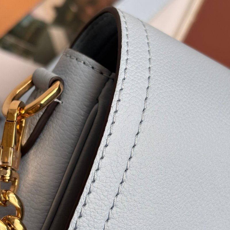 ::LOUIS VUITTON:: LV M59984 Lockme Tender寶寶藍白拼色手提斜背兩用包 掀蓋鏈帶包-18