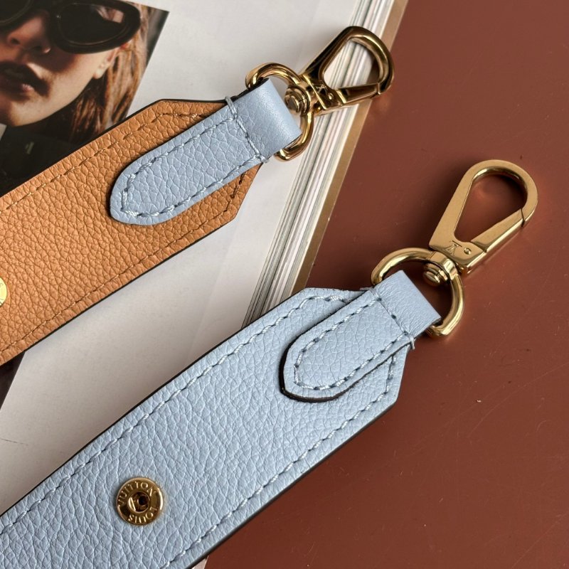 ::LOUIS VUITTON:: LV M59984 Lockme Tender寶寶藍白拼色手提斜背兩用包 掀蓋鏈帶包-24