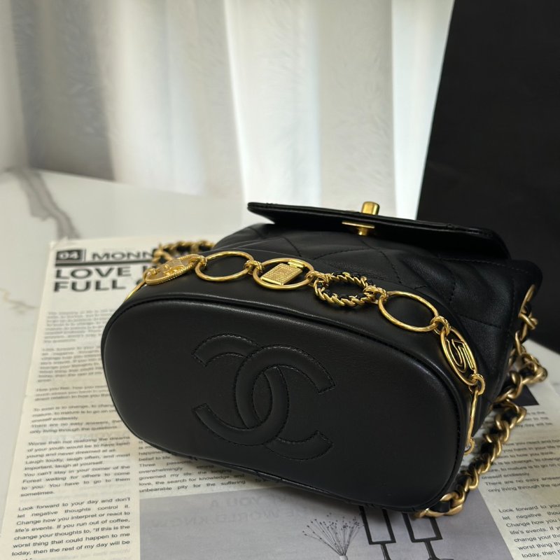CHANEL 23B金幣雙肩包 - 黑金-5