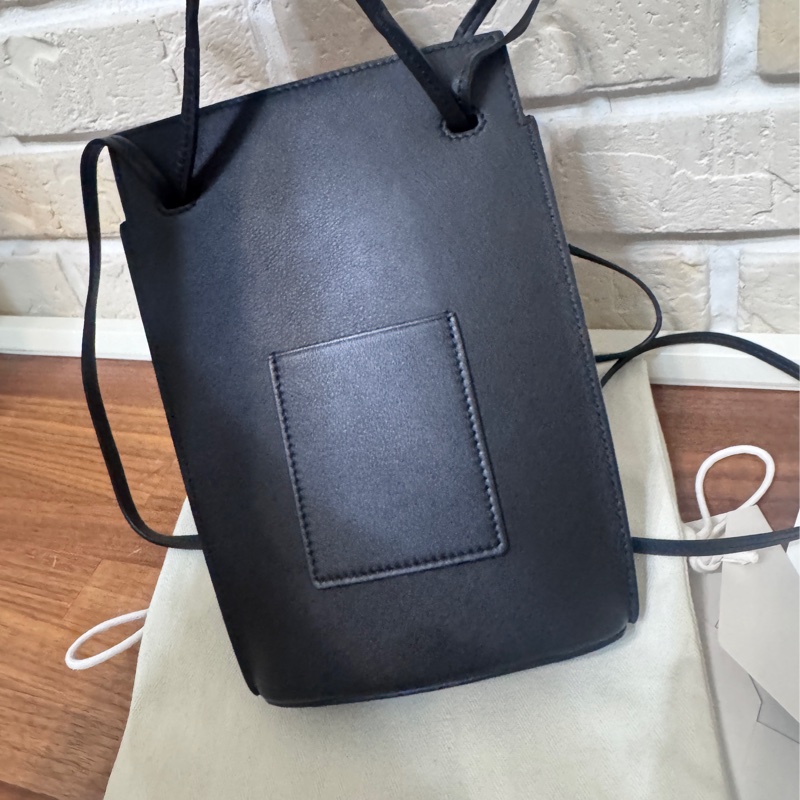 Loewe 手機包 黑金牛皮容量很大喔-9