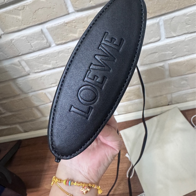 Loewe 手機包 黑金牛皮容量很大喔-11
