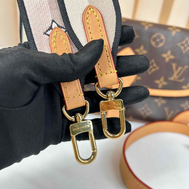 LV 路易威登經典老花法棍  芯片款，顯氣質實用又耐看，火爆王，兩條肩帶隨意切換-2