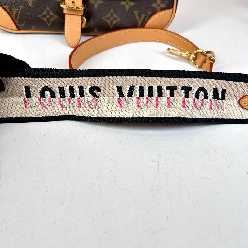 LV 路易威登經典老花法棍  芯片款，顯氣質實用又耐看，火爆王，兩條肩帶隨意切換-3