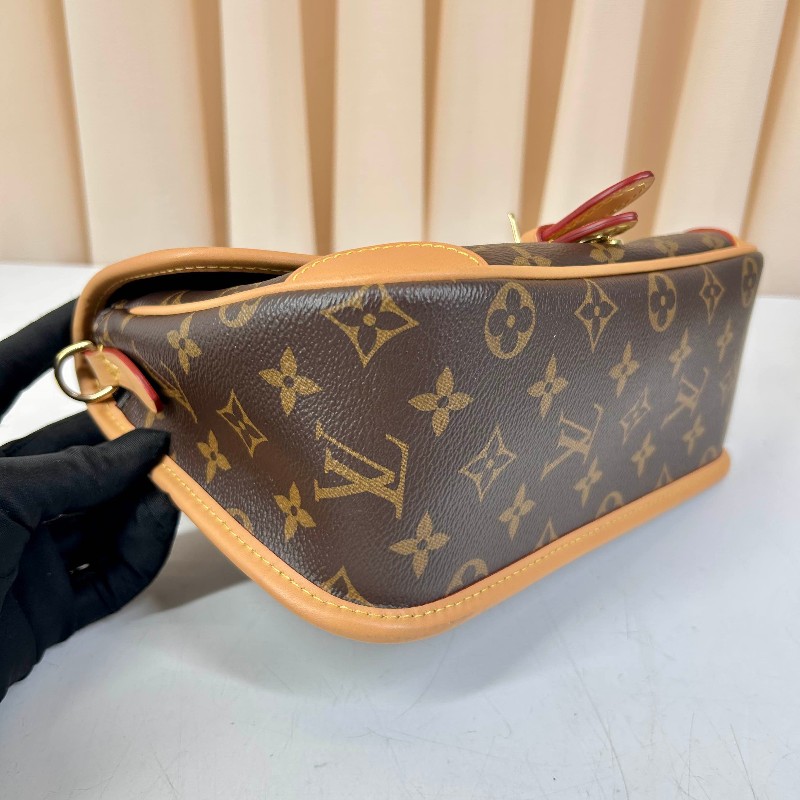 LV 路易威登經典老花法棍  芯片款，顯氣質實用又耐看，火爆王，兩條肩帶隨意切換-15