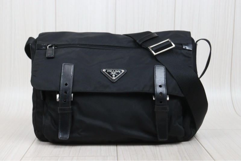 Prada經典降落傘斜背書包-2