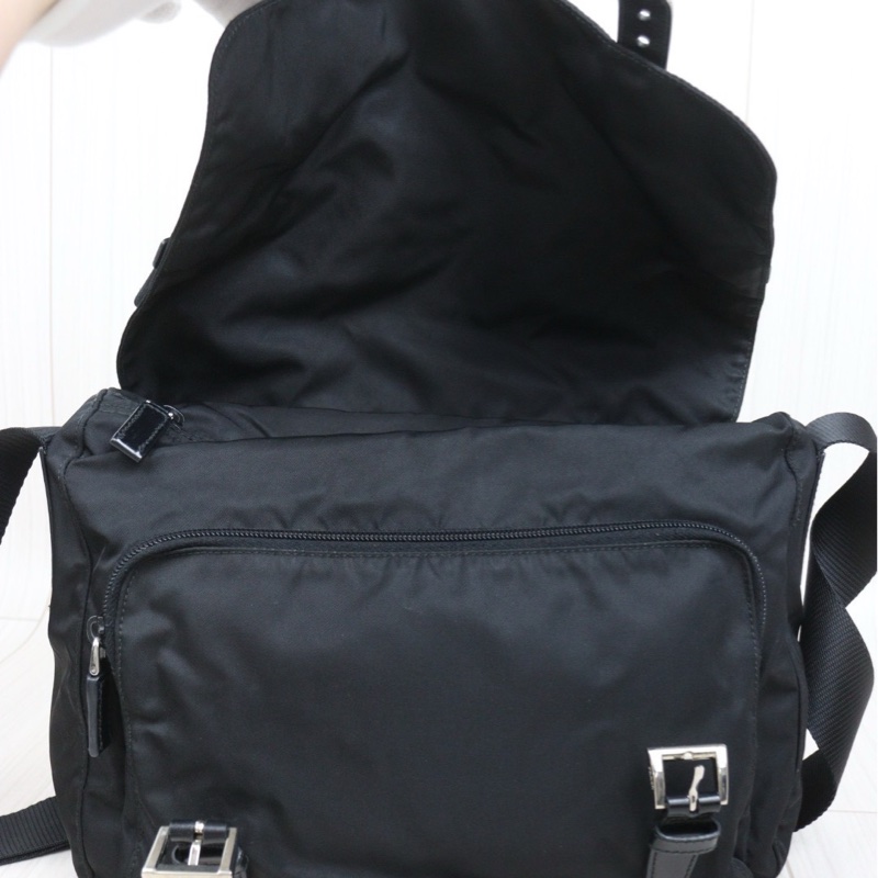 Prada經典降落傘斜背書包-13