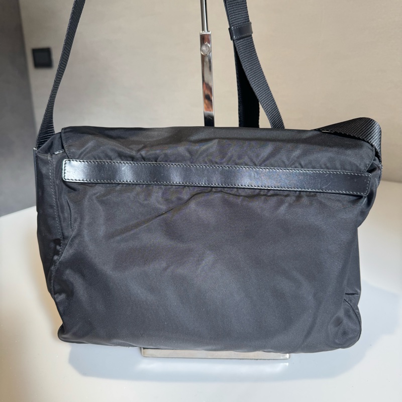 Prada經典降落傘斜背書包-3