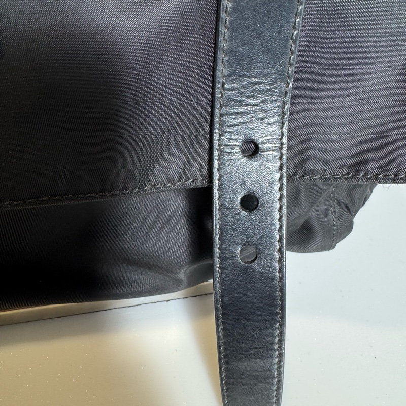 Prada經典降落傘斜背書包-6