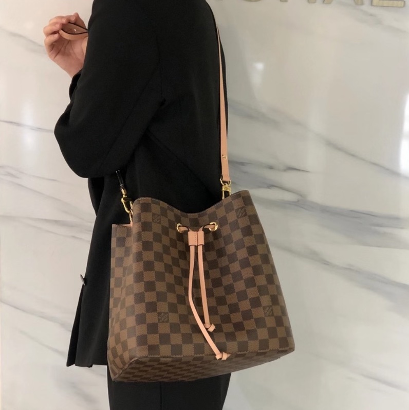 Lv 棋盤格水桶包 已絕版有購證全配-3