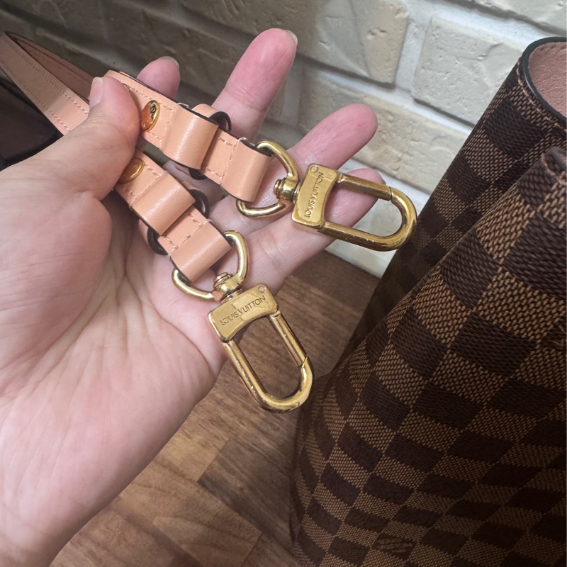 Lv 棋盤格水桶包 已絕版有購證全配-16