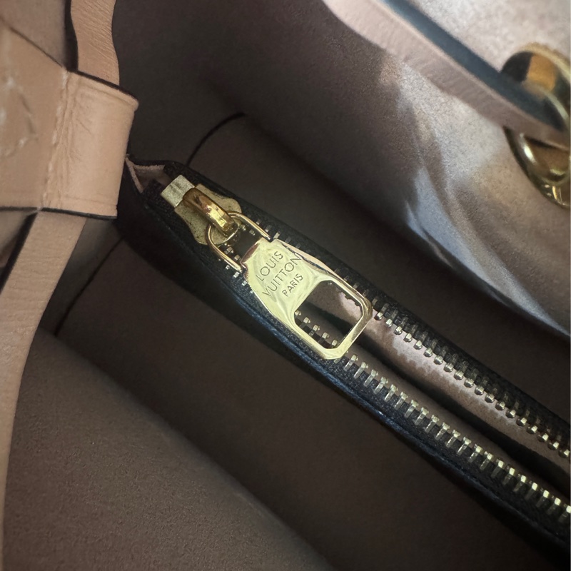 Lv 棋盤格水桶包 已絕版有購證全配-21