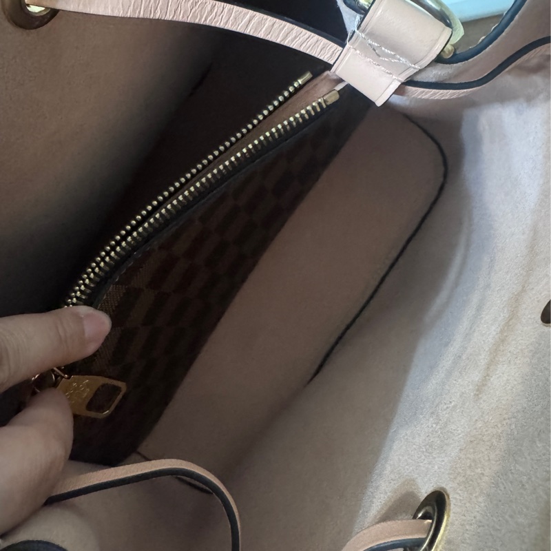 Lv 棋盤格水桶包 已絕版有購證全配-23